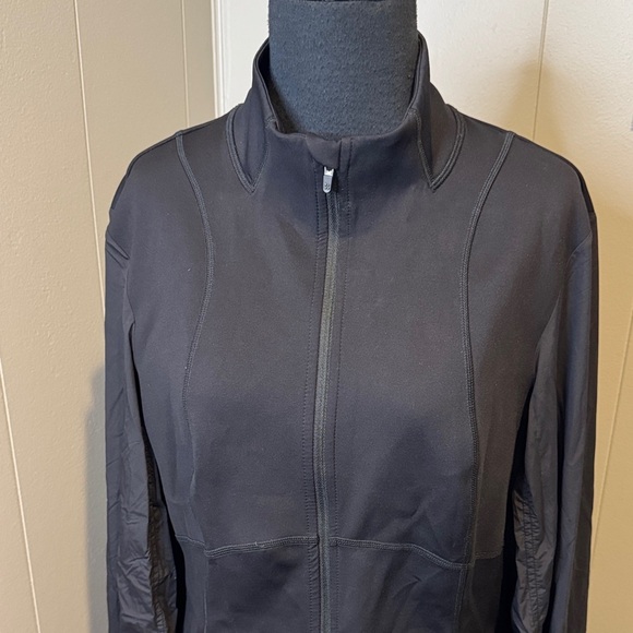 SWEATY BETTY Black Power Hybrid Workout Athleisure Jacket. Zipper front. Large. - Picture 2 of 10